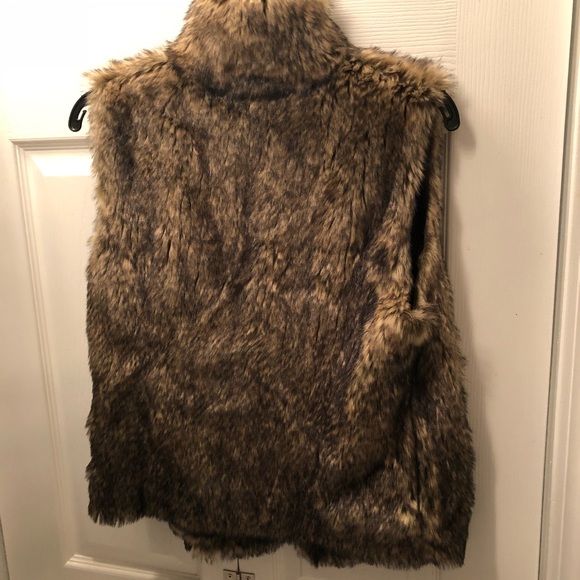 Faux fur brown vest - Picture 2 of 3